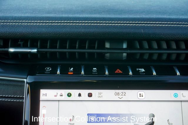 Used 2023 Jeep Grand Cherokee Limited w/ Luxury Tech Group II image 20