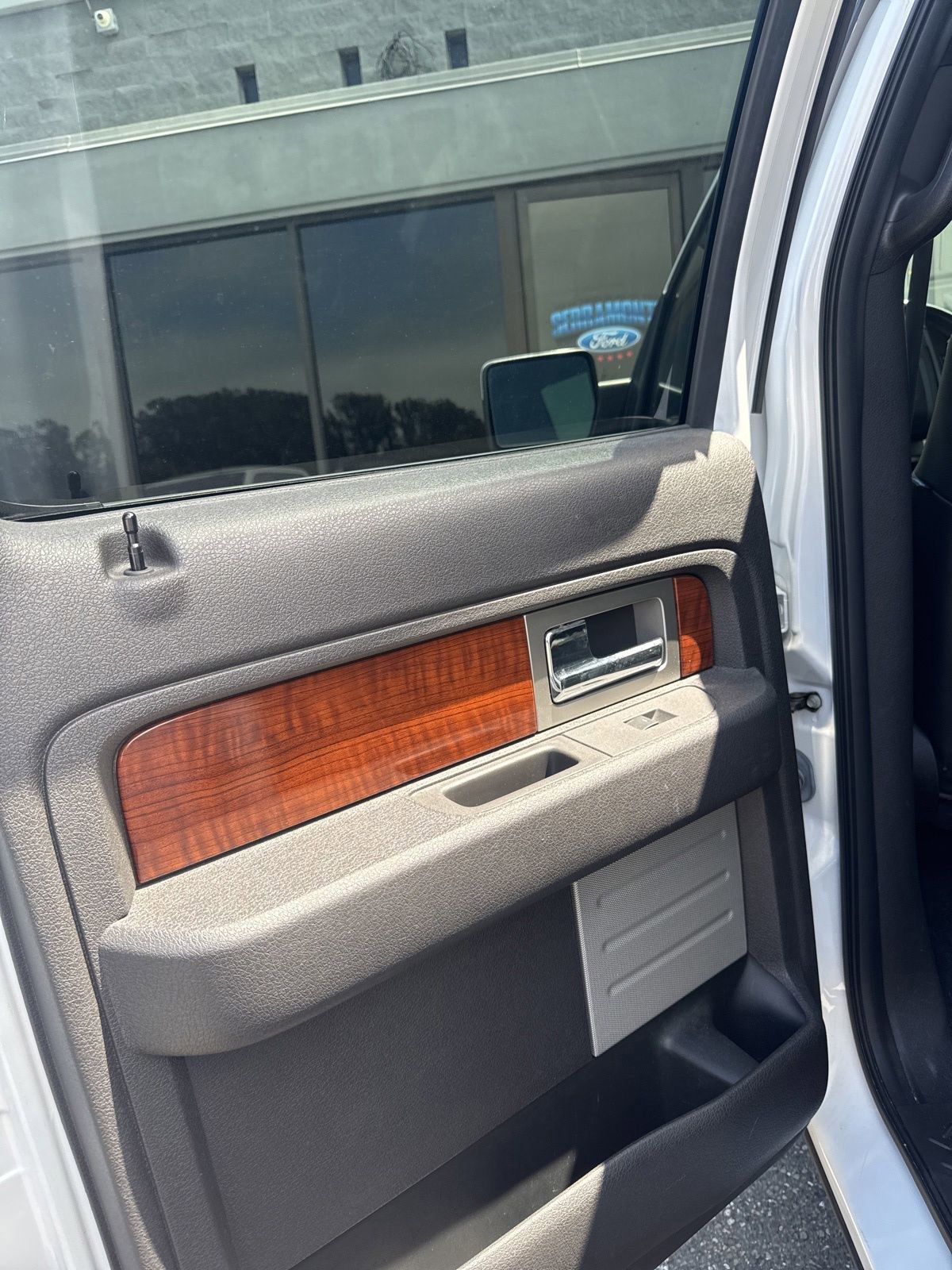 Used 2010 Ford F150 Lariat AWD/4WD image 12