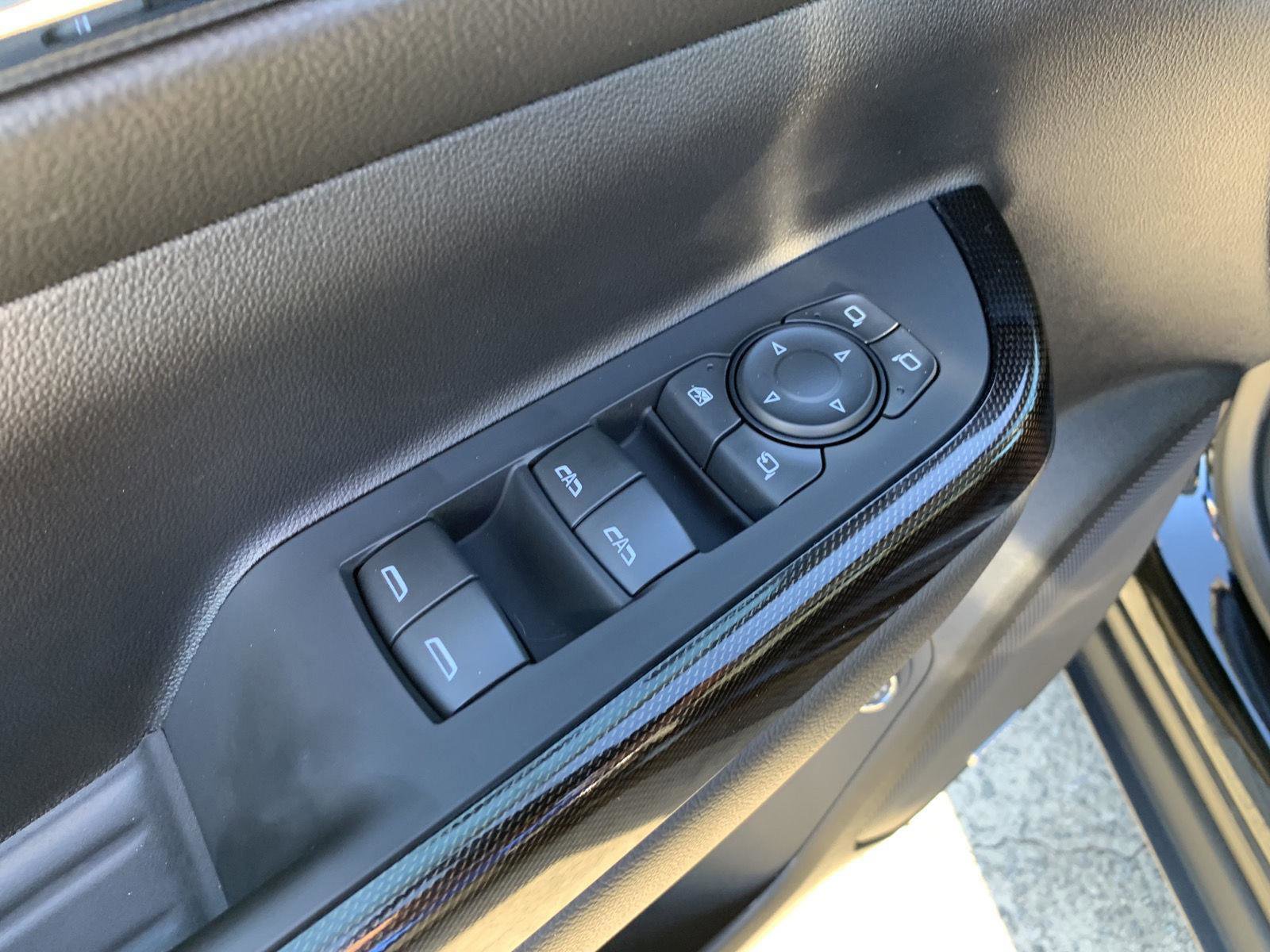 Used 2023 GMC Acadia AT4 w/ Technology Package image 9