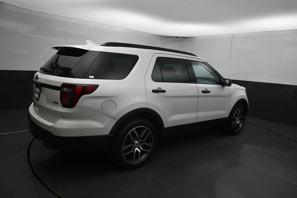 Used 2017 Ford Explorer Sport w/ Equipment Group 401A AWD/4WD image 12