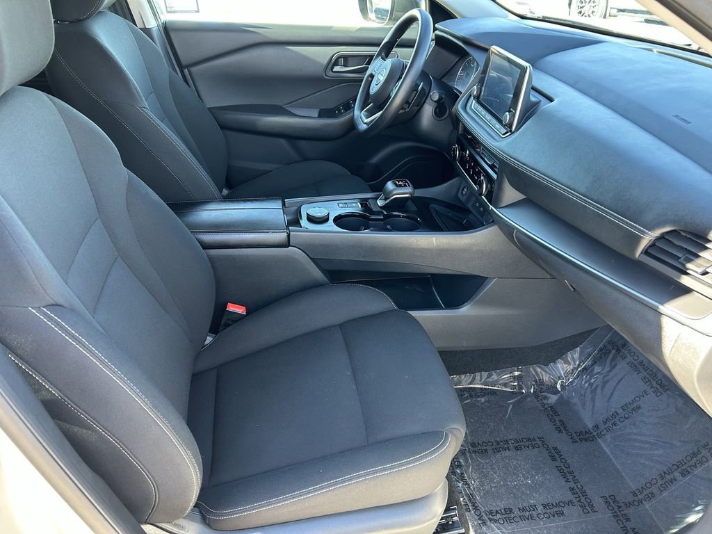 Used 2024 Nissan Rogue S image 9