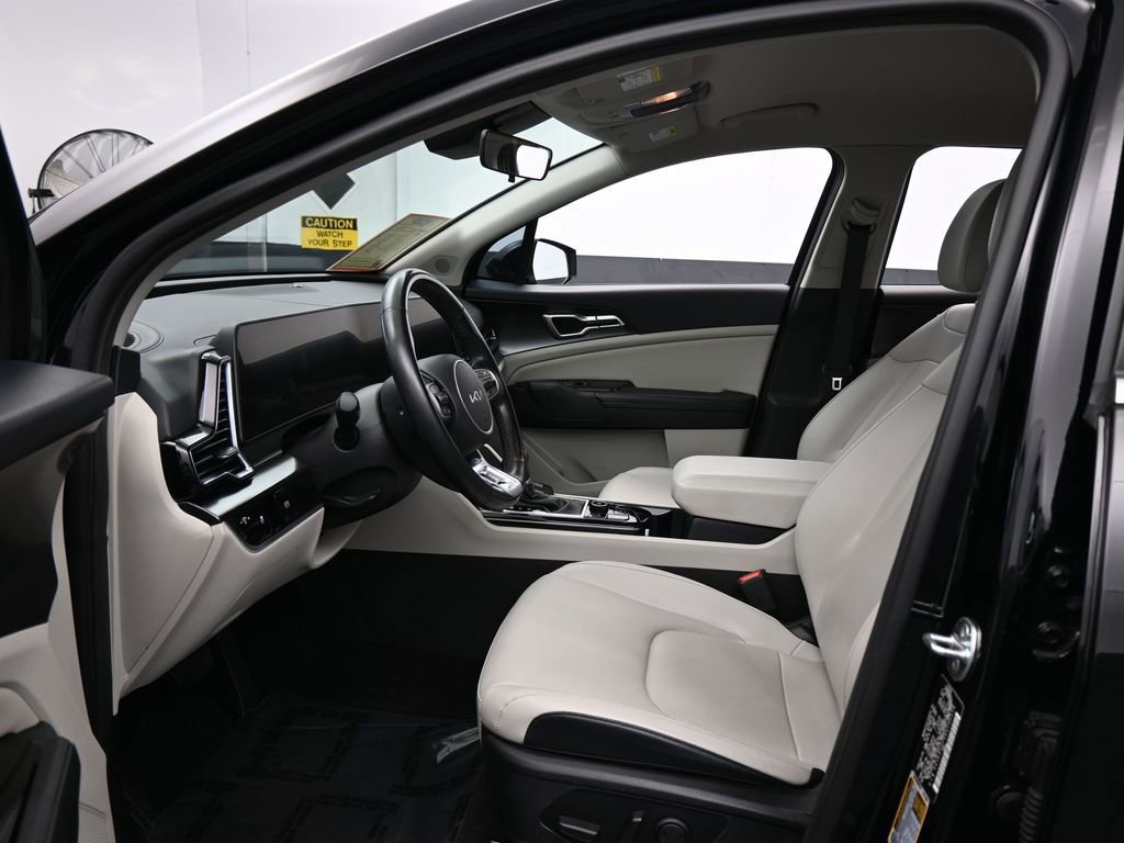 Used 2024 Kia Sportage EX image 11