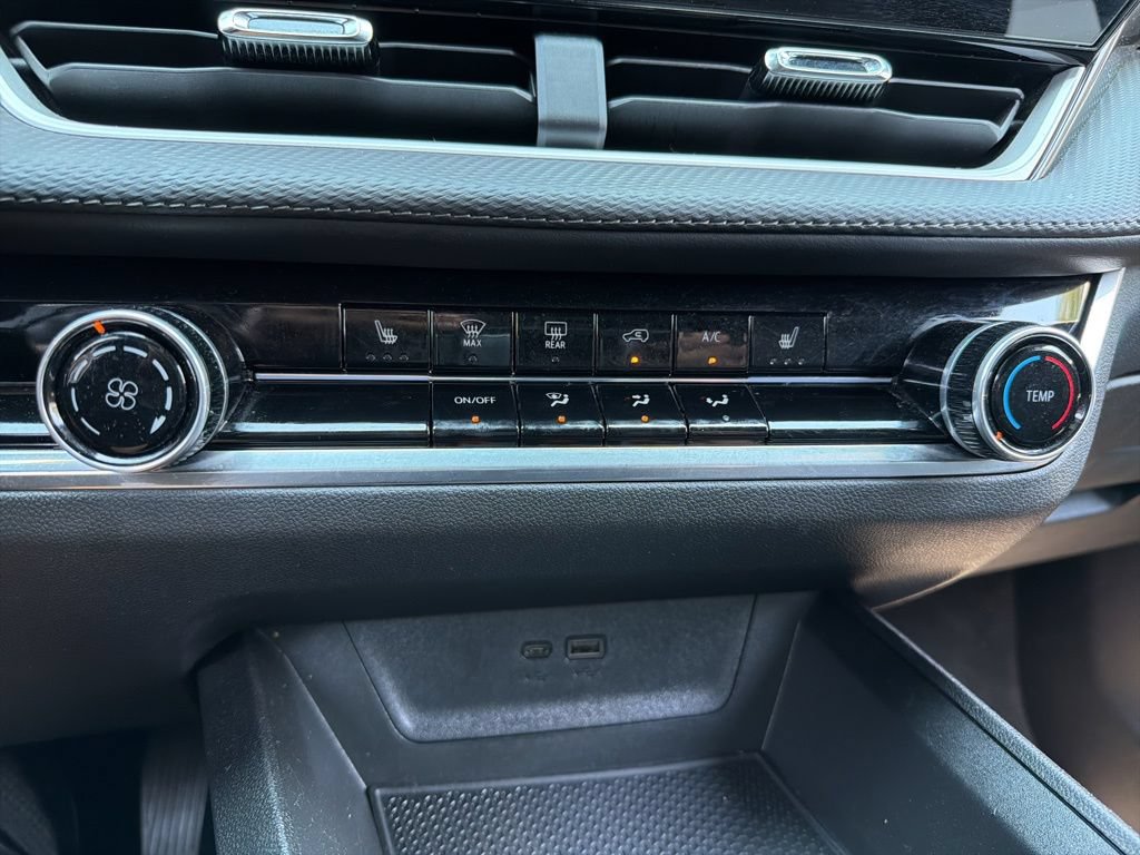 Used 2025 Chevrolet Equinox LT FWD image 16