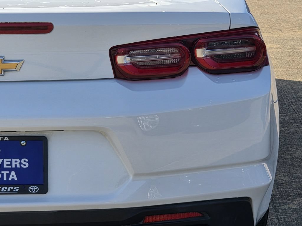 Used 2020 Chevrolet Camaro LT RWD image 9