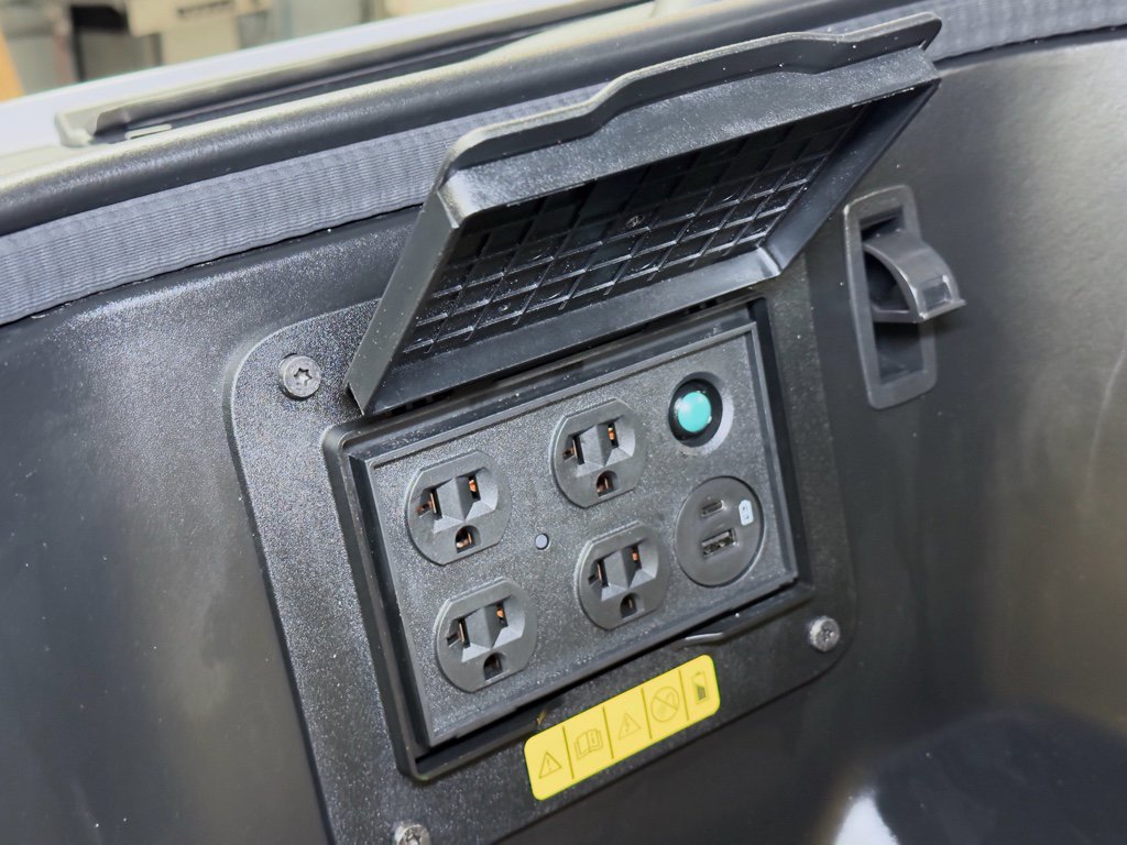 Used 2023 Ford F150 Lightning Platinum image 28