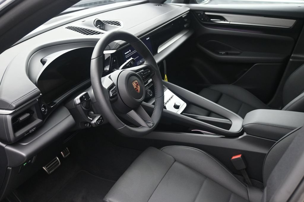 New 2025 Porsche Macan Electric RWD image 10