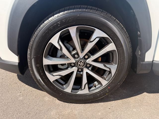 Used 2022 Toyota Corolla Cross XLE FWD image 23