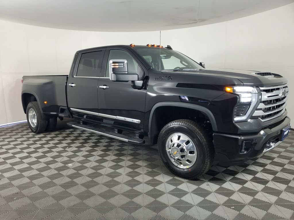 New 2026 Chevrolet Silverado 3500 High Country w/ Technology Package AWD/4WD image 2