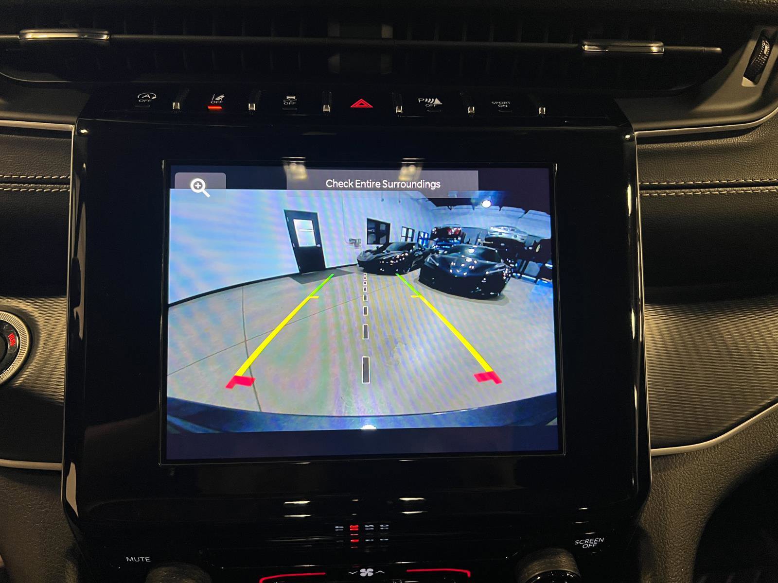 Used 2023 Jeep Grand Cherokee Laredo image 18