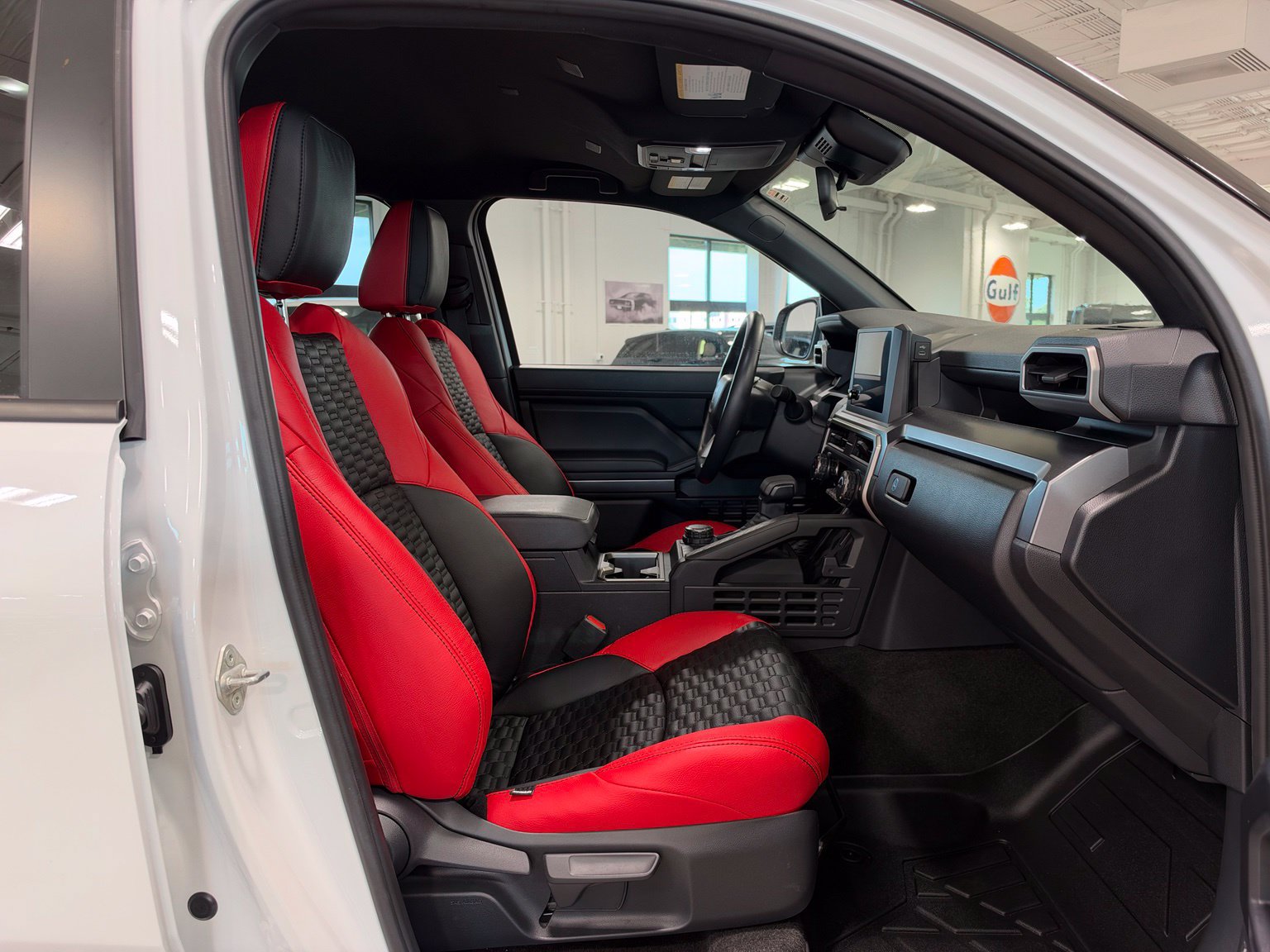 Used 2025 Toyota 4Runner SR5 AWD/4WD image 38