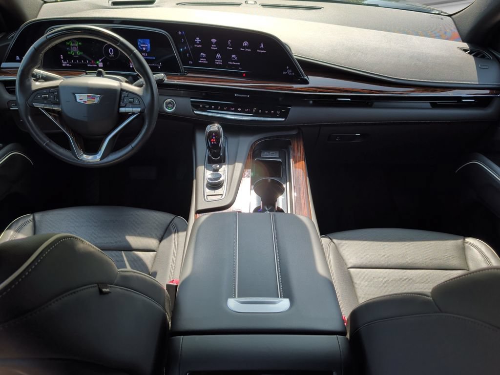 Used 2023 Cadillac Escalade Premium Luxury AWD/4WD image 18