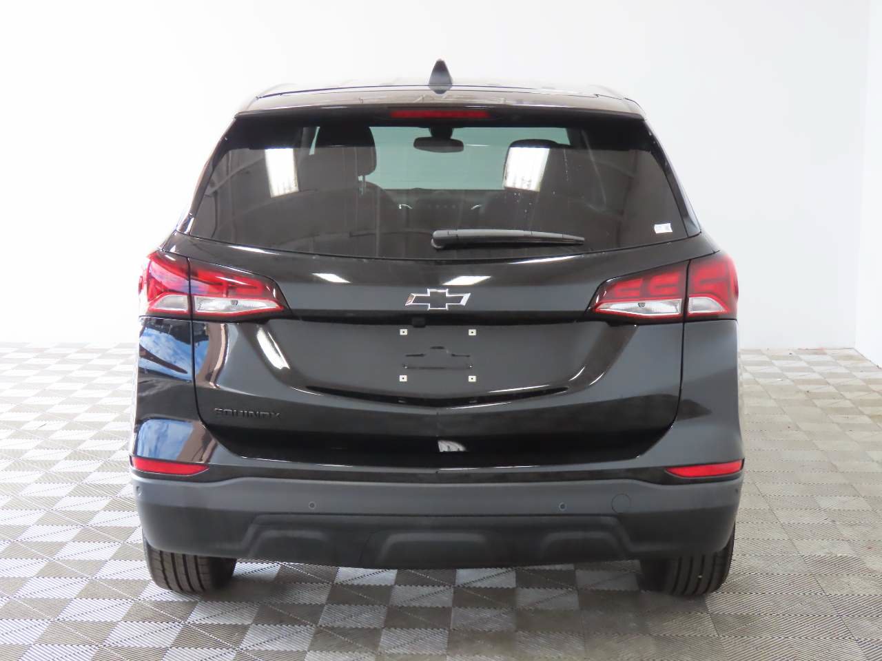 Used 2024 Chevrolet Equinox LS w/ LS Convenience Package FWD image 4