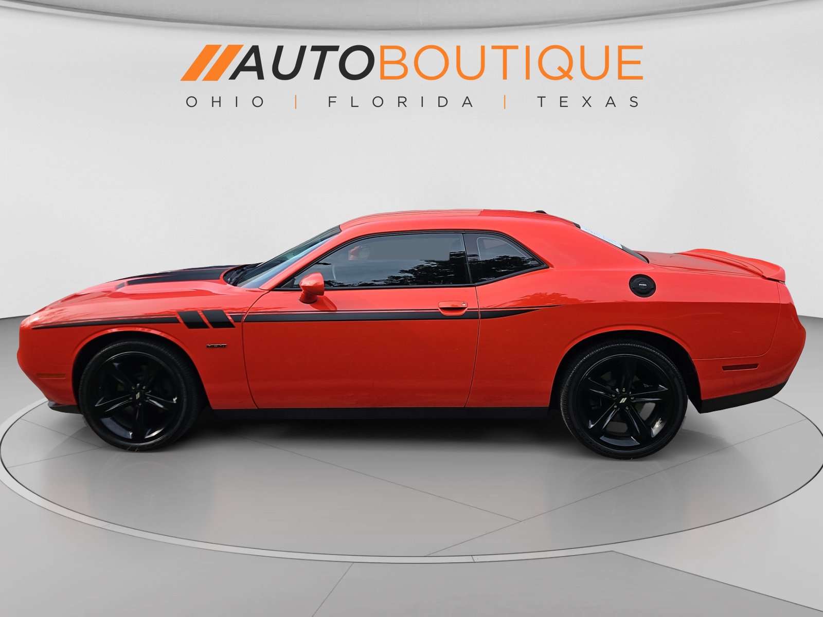 Used 2018 Dodge Challenger R/T w/ Cold Weather Group RWD image 2