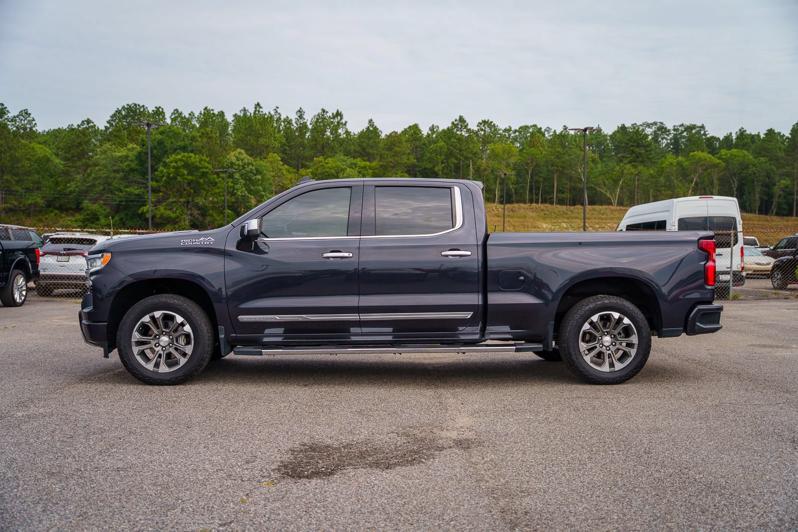 Used 2024 Chevrolet Silverado 1500 High Country w/ Technology Package AWD/4WD image 6