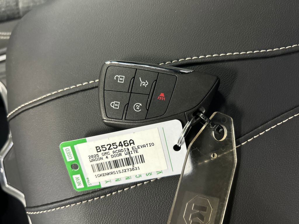 Used 2025 GMC Acadia Elevation image 22