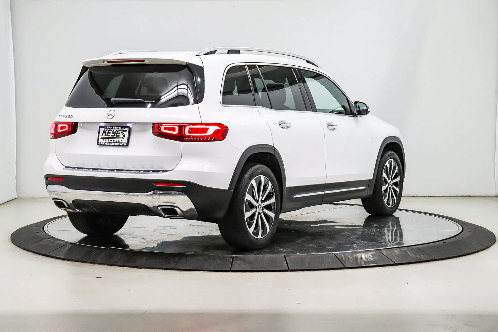 Used 2023 Mercedes-Benz GLB 250 image 4