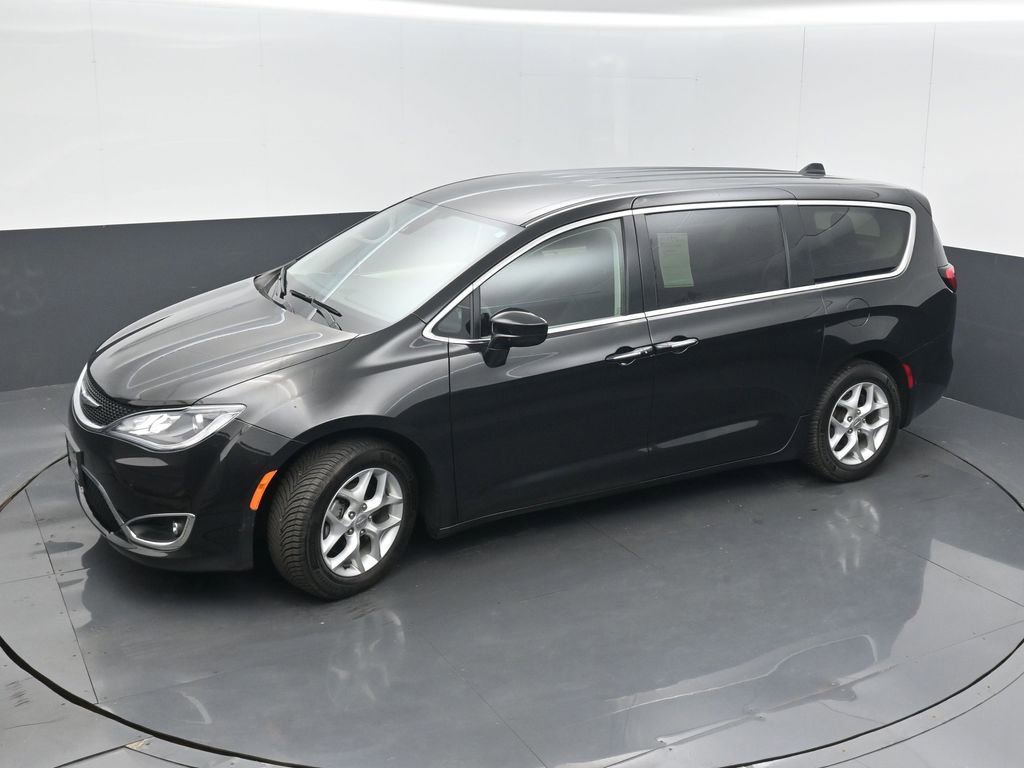 Used 2019 Chrysler Pacifica Touring Plus w/ Advanced Safetytec Group FWD image 40
