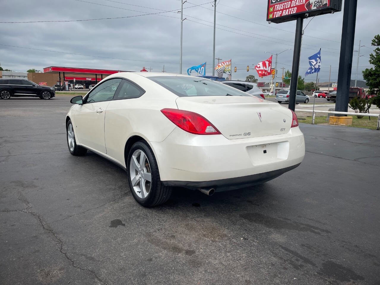 Used 2009 Pontiac G6 GT w/ Sun And Sound Plus Package FWD image 6