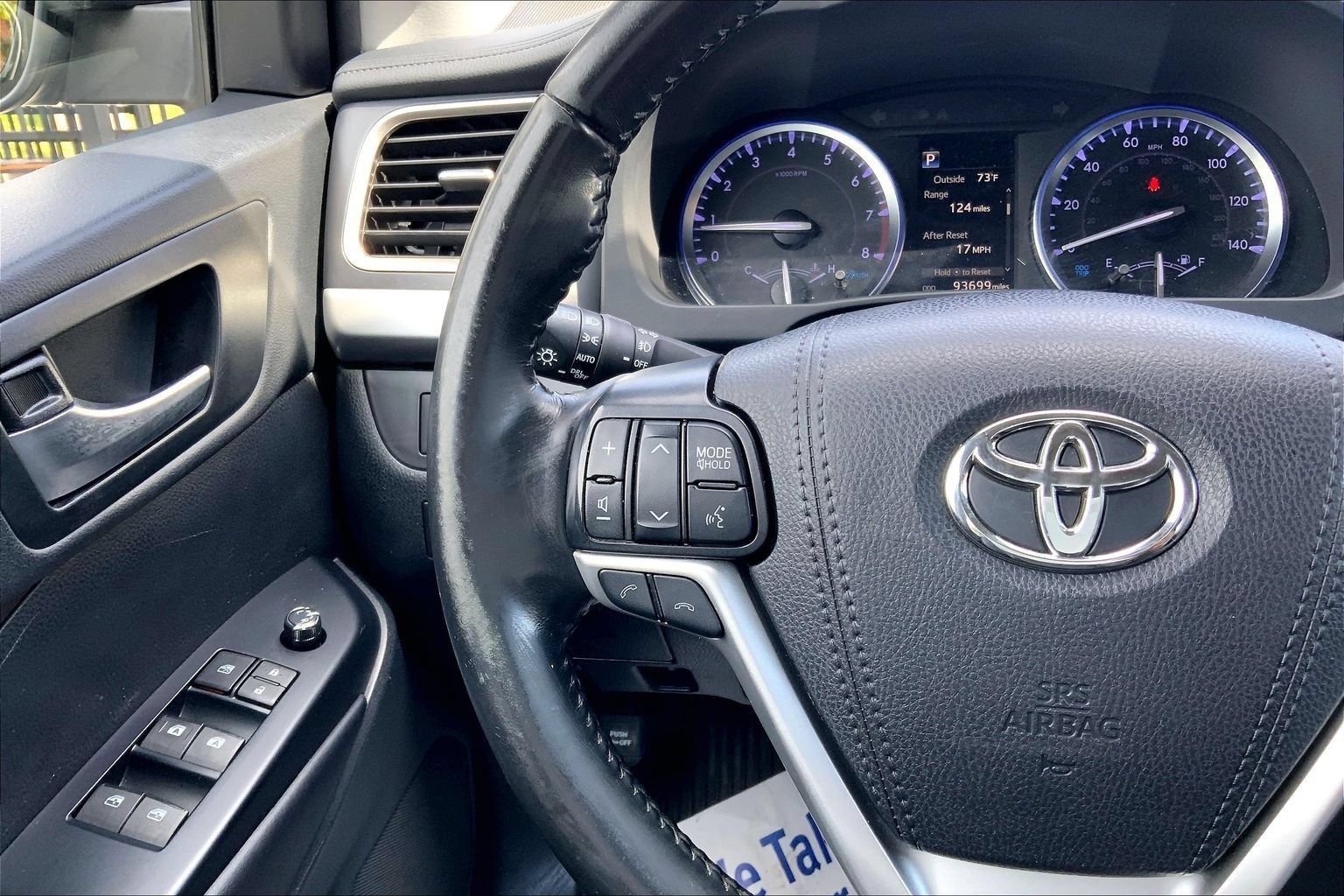 Used 2019 Toyota Highlander XLE AWD/4WD image 23