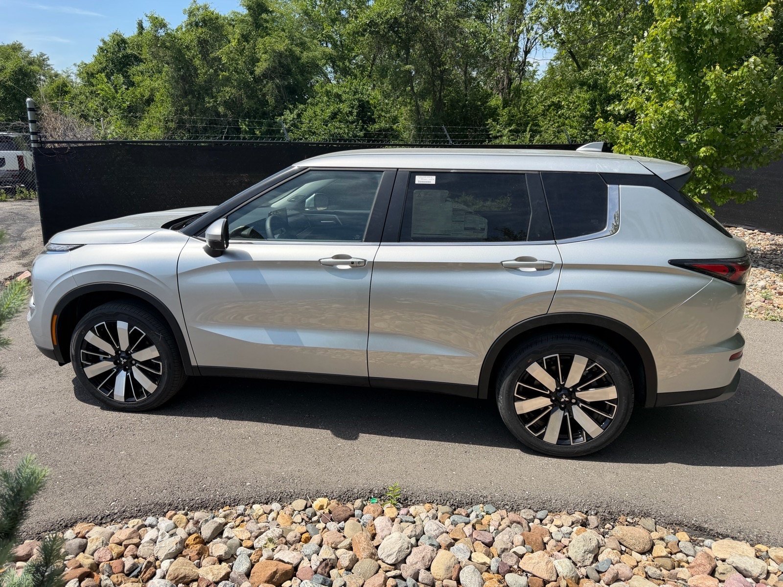 New 2026 Mitsubishi Outlander SE AWD/4WD image 2