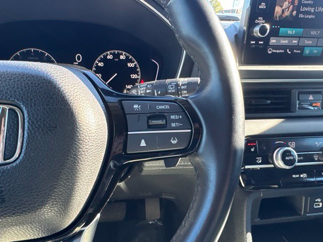 Used 2025 Honda Pilot Touring image 17