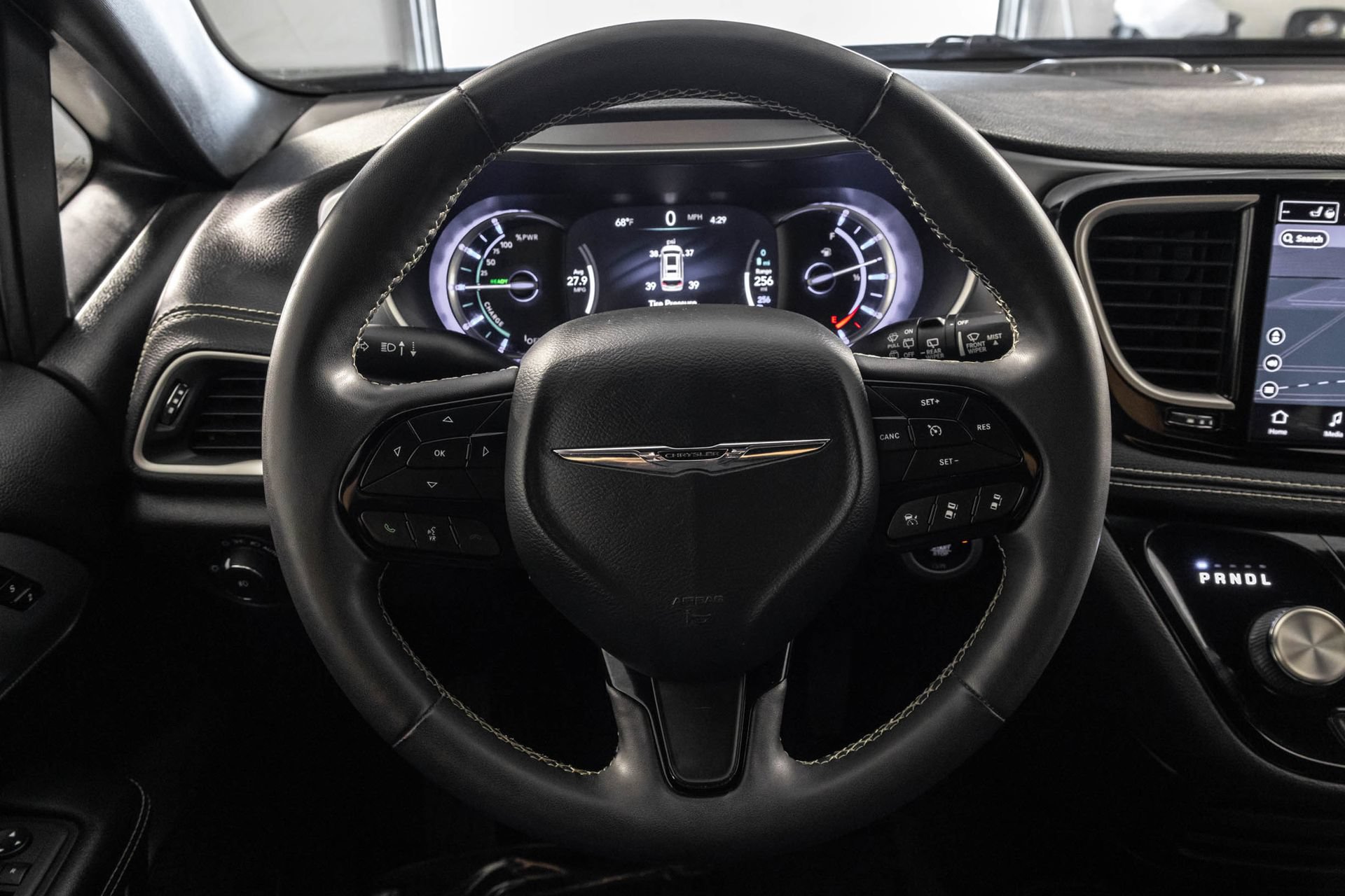 Used 2022 Chrysler Pacifica Touring-L w/ Uconnect Theater Family Group FWD image 32