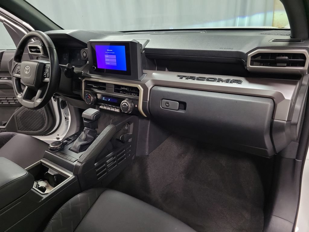 Used 2025 Toyota Tacoma SR5 AWD/4WD image 33