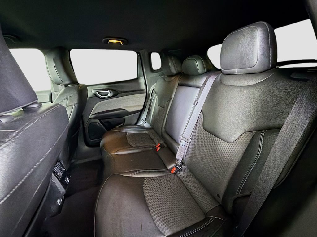 Used 2024 Jeep Compass Latitude image 23