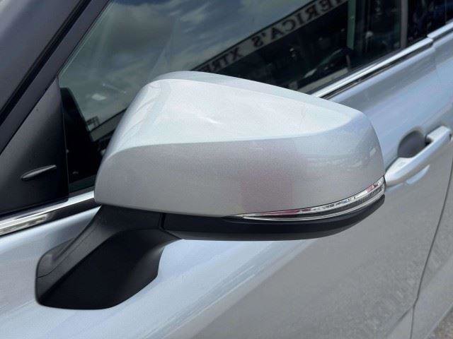 Used 2021 Toyota Highlander XLE AWD/4WD image 13
