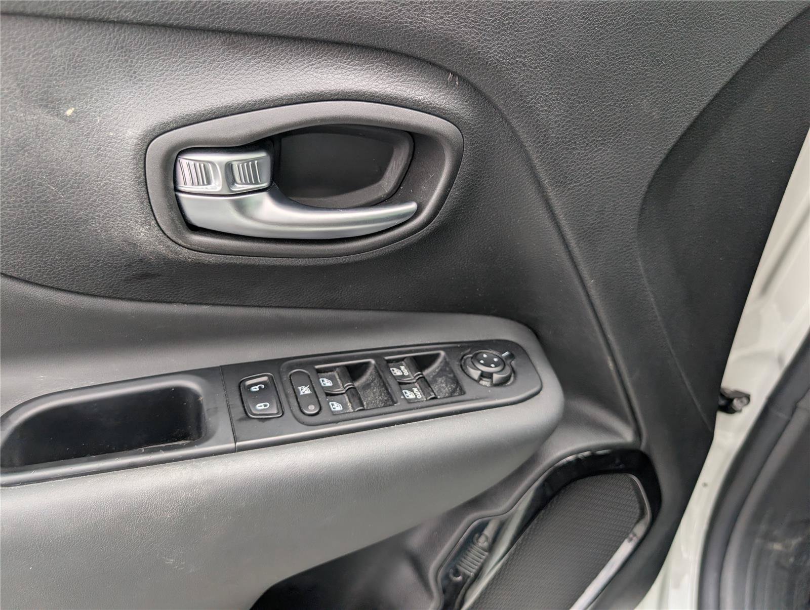 Used 2022 Jeep Renegade Altitude w/ Sun/Sound Group AWD/4WD image 21