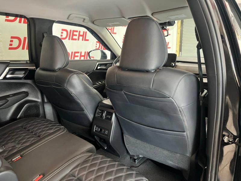 Used 2024 Mitsubishi Outlander SEL AWD/4WD image 12