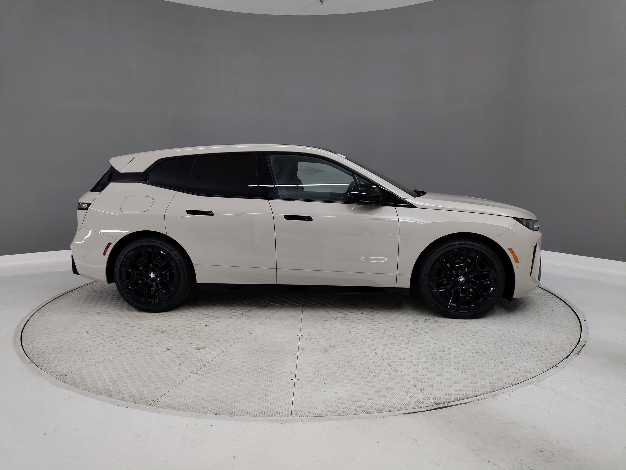 New 2026 BMW iX M70 image 5