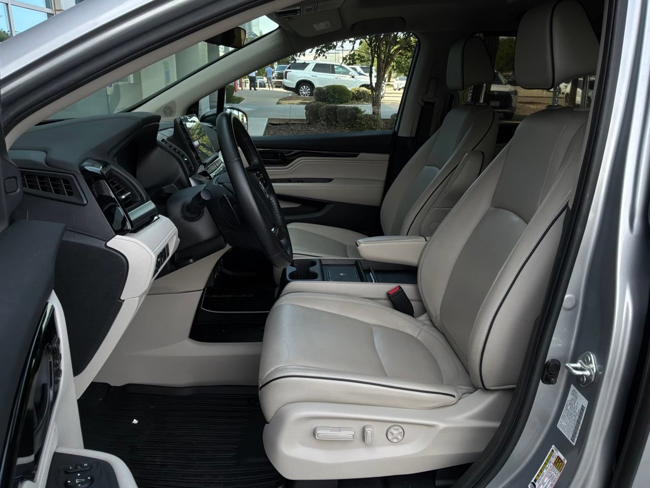 Used 2025 Honda Odyssey Touring image 8