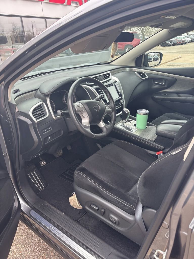 Used 2017 Nissan Murano SV image 2