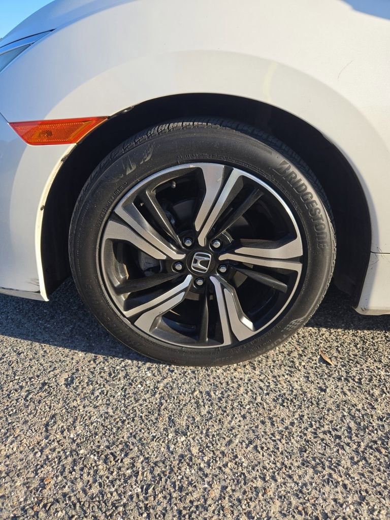 Used 2016 Honda Civic Touring image 4