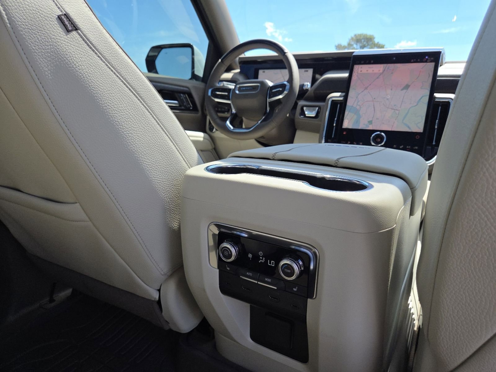 New 2026 GMC Yukon XL Denali w/ Denali Reserve Package AWD/4WD image 31