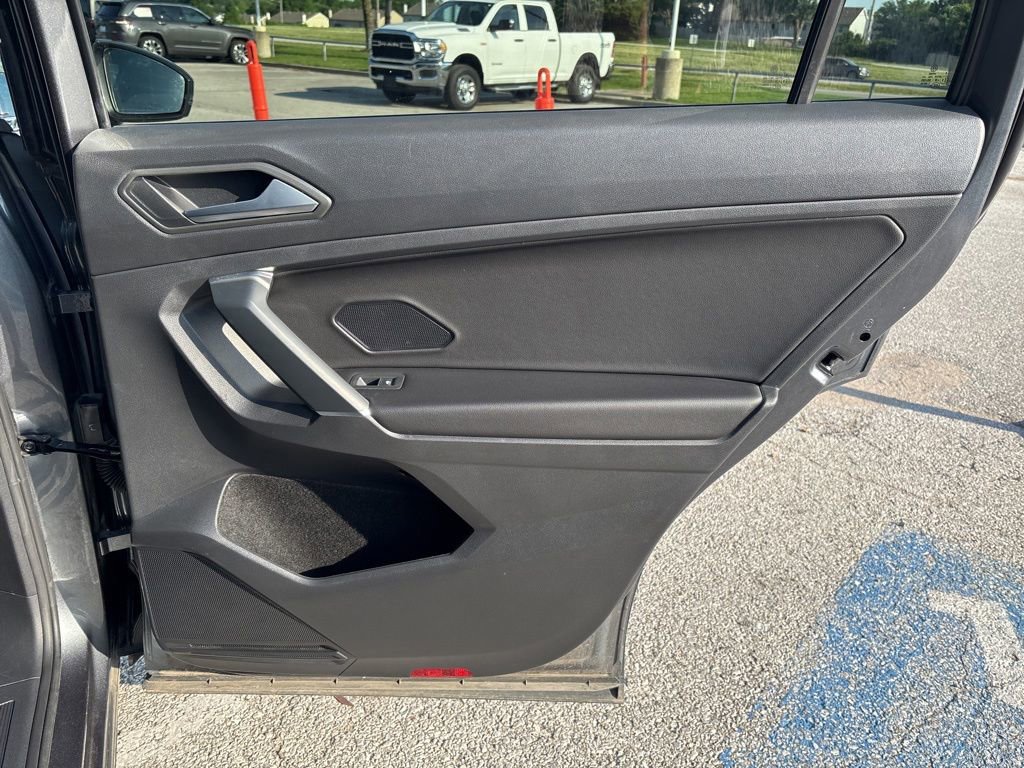 Used 2020 Volkswagen Tiguan SEL AWD/4WD image 41