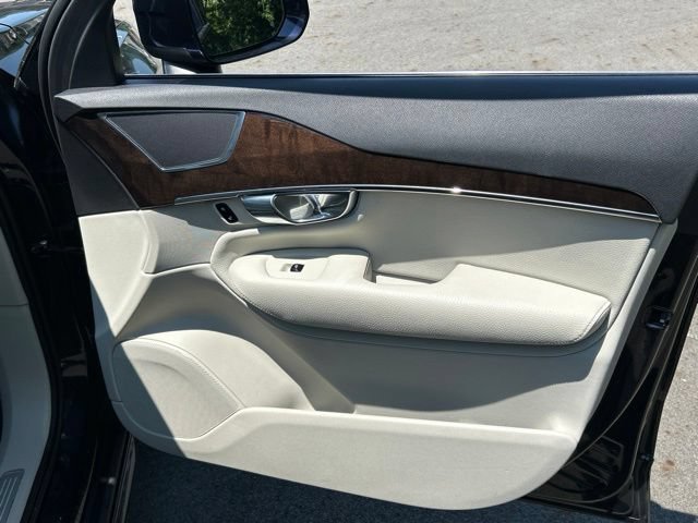 Used 2017 Volvo XC90 T6 Momentum w/ Convenience Package AWD/4WD image 38