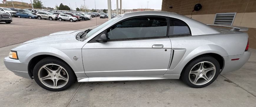 Used 1999 Ford Mustang GT RWD image 2