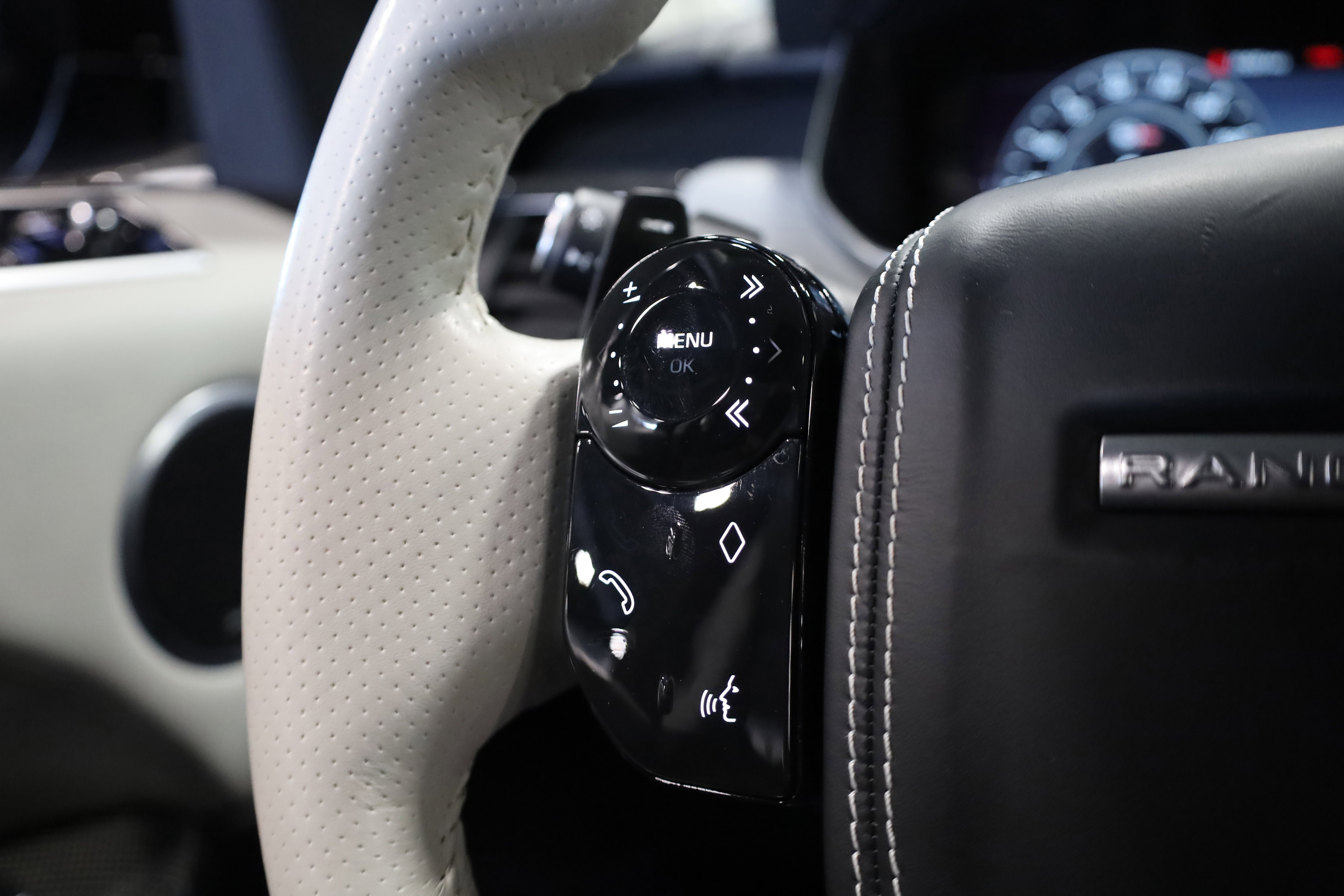 Used 2022 Land Rover Range Rover Sport SVR Carbon Edition image 21