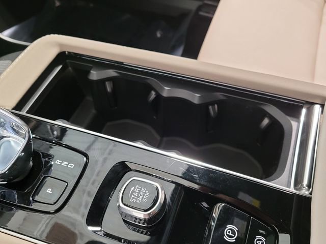 New 2026 Volvo XC90 T8 Plus w/ Protection Package Premier AWD/4WD image 21