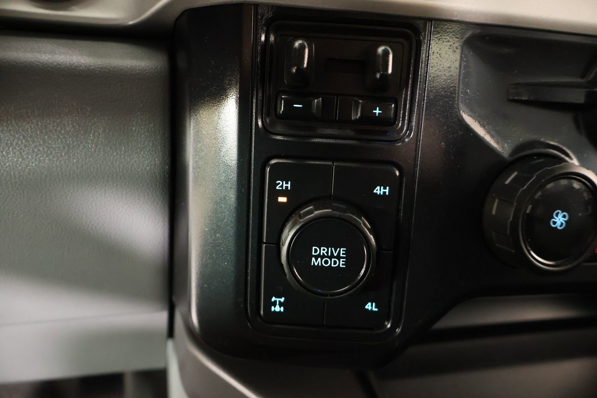 Used 2026 Ford F250 XLT w/ XLT Premium Package AWD/4WD image 9