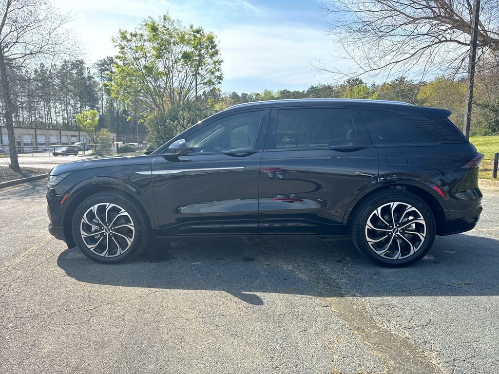 Used 2025 Lincoln Nautilus Reserve image 8