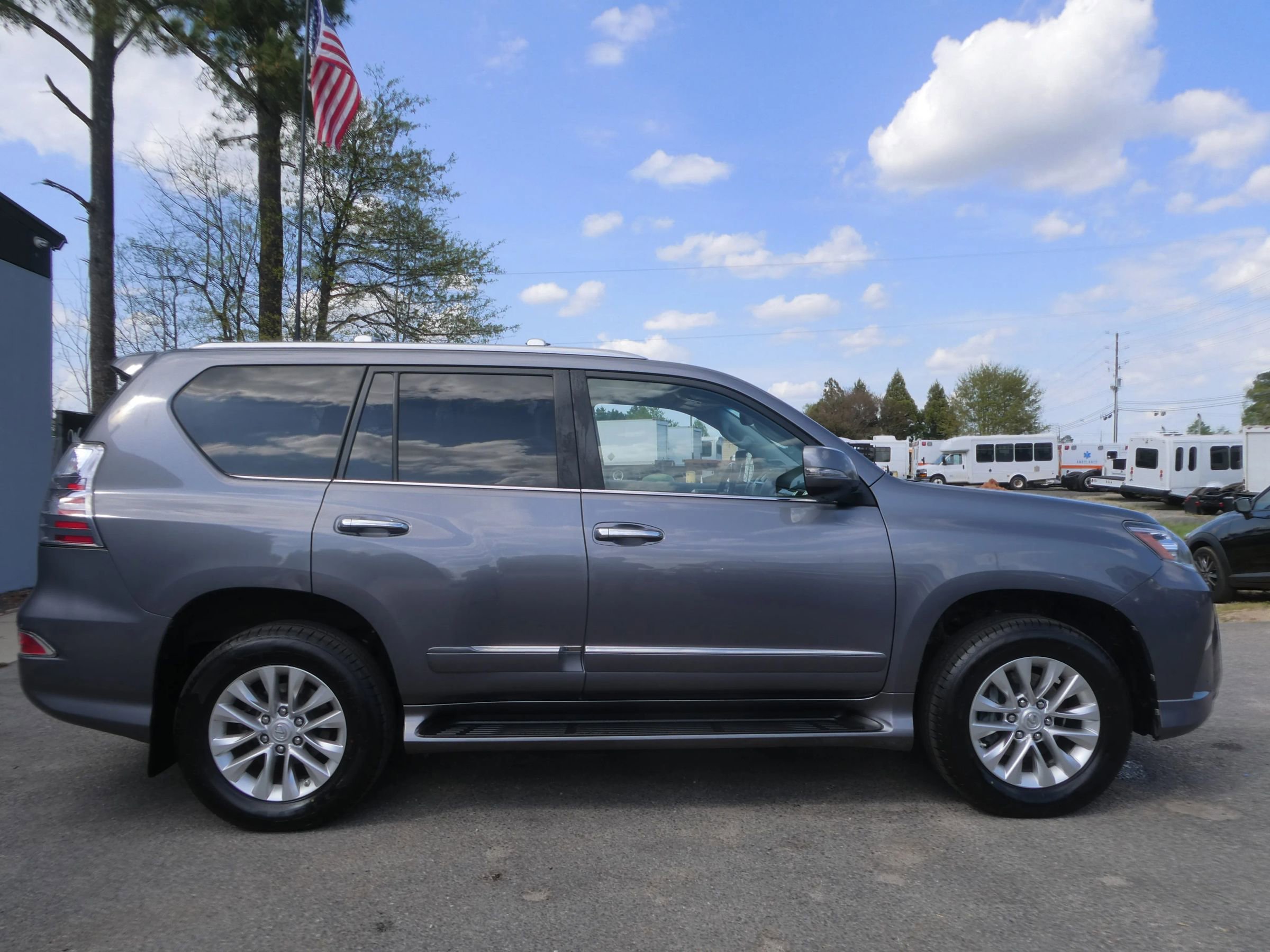 Used 2016 Lexus GX 460 w/ Premium Package image 4