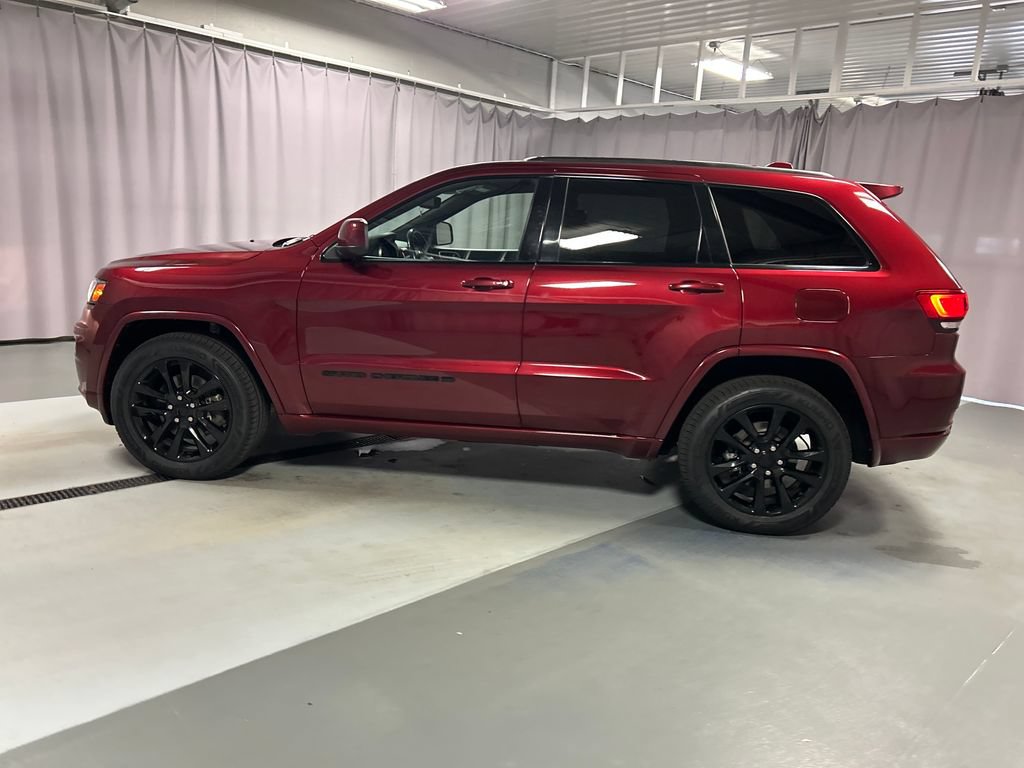 Used 2022 Jeep Grand Cherokee Laredo X AWD/4WD image 4