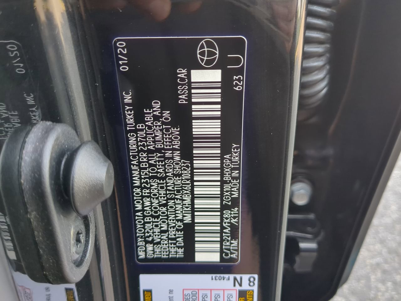 Used 2020 Toyota C-HR XLE FWD image 26