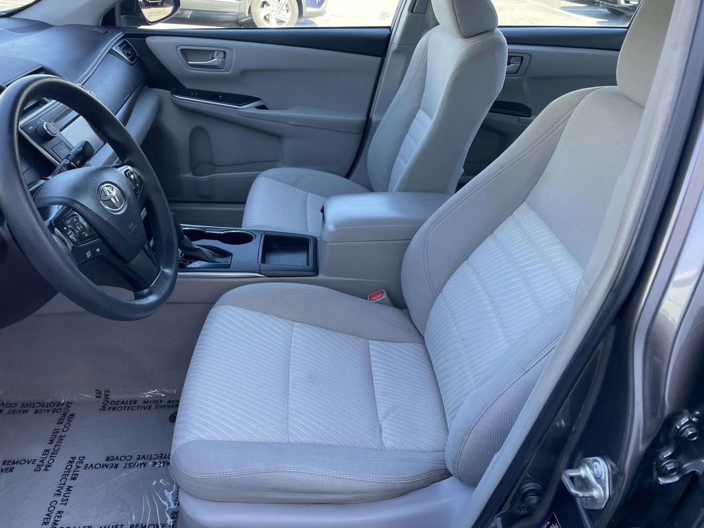 Used 2015 Toyota Camry LE image 28