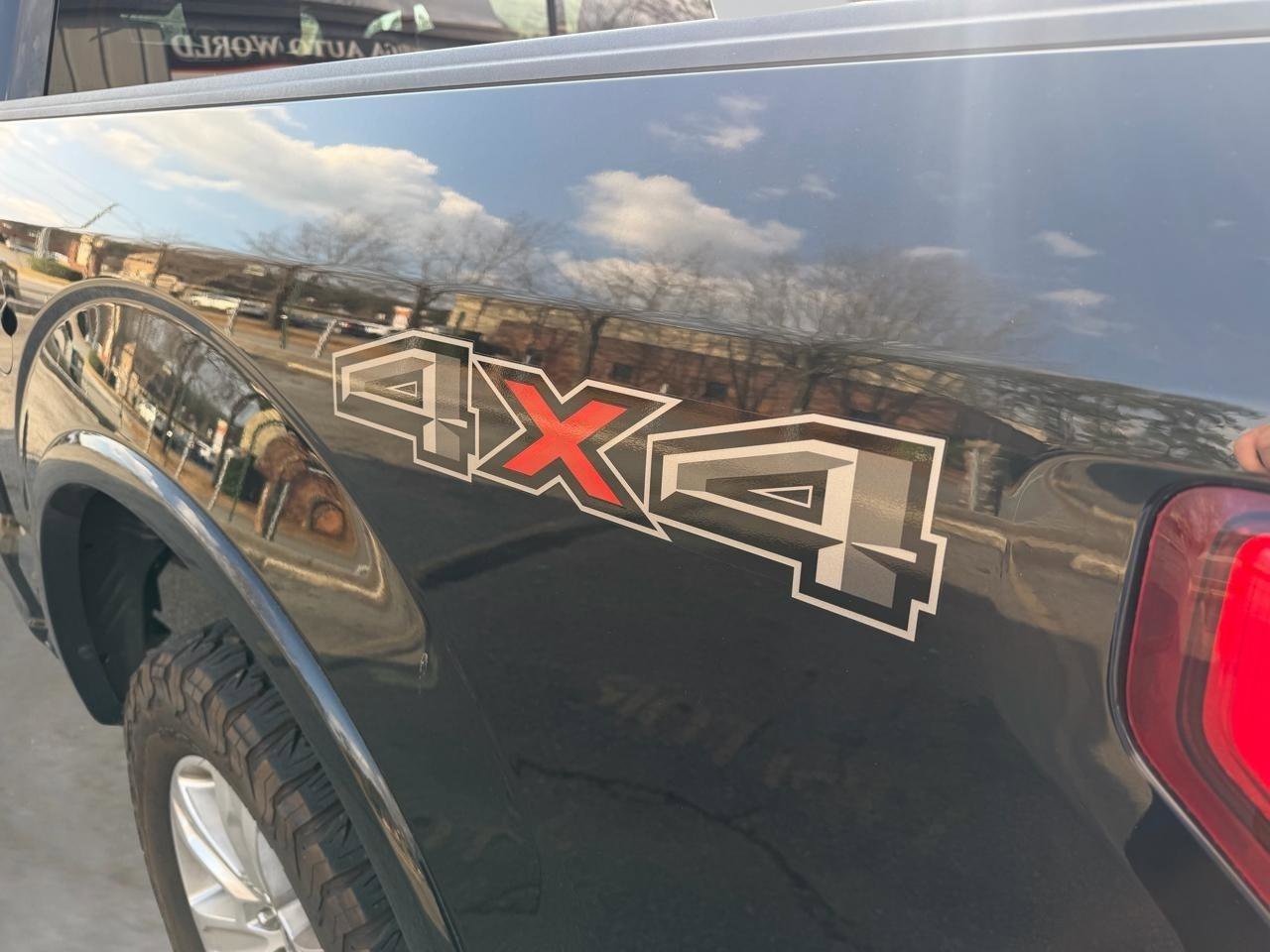 Used 2020 Ford F150 Platinum w/ Equipment Group 701A Luxury image 6