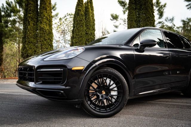 Used 2021 Porsche Cayenne GTS image 3