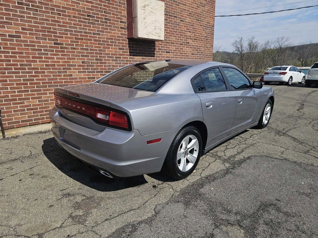 Used 2013 Dodge Charger SXT image 2